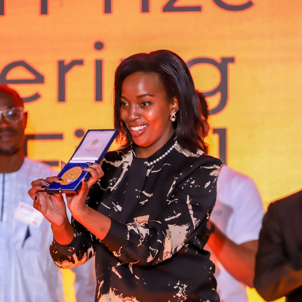 Esther Kimani with the Africa Prize medal